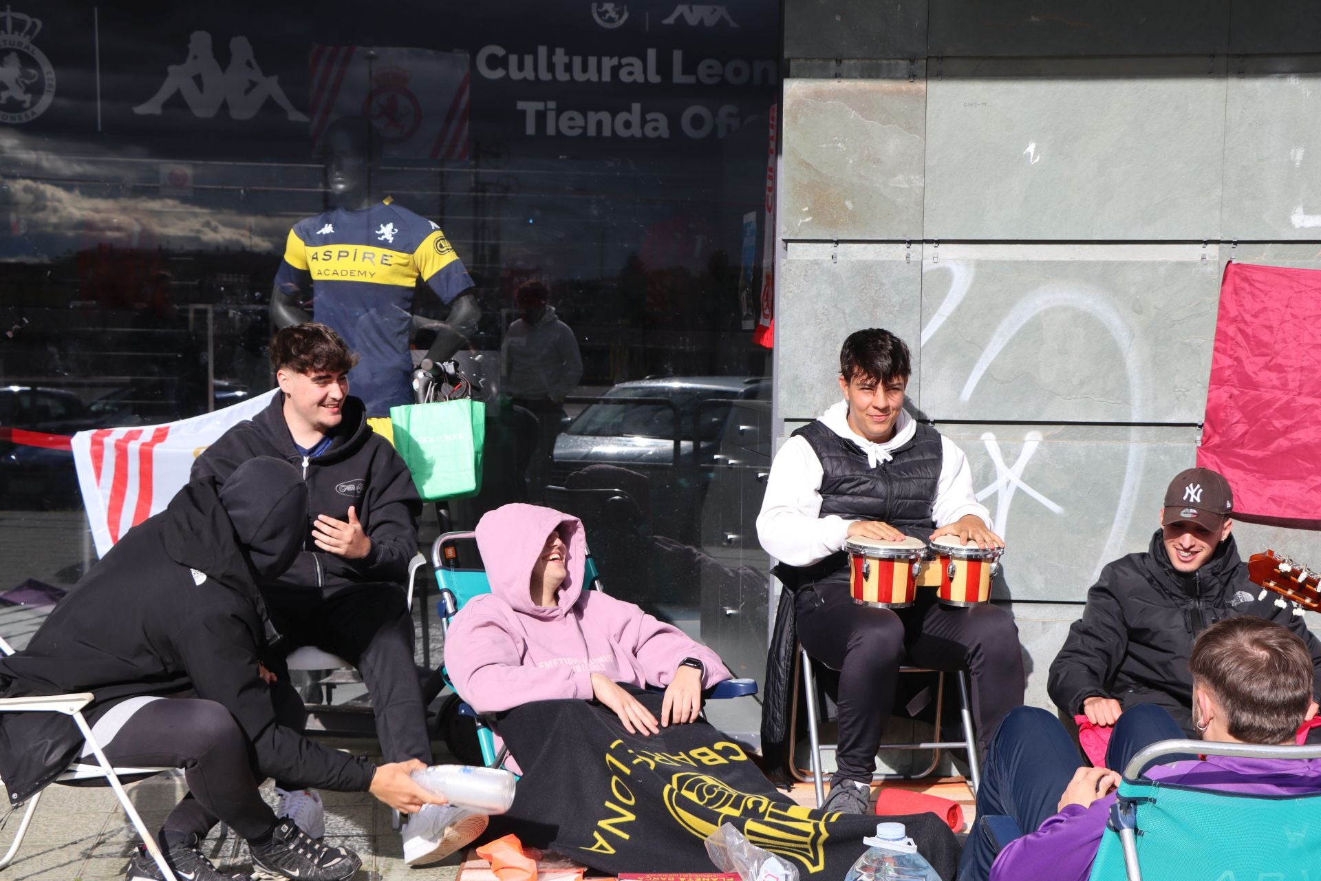 16 horas de espera por unas entradas para el Ponferradina-Cultural
