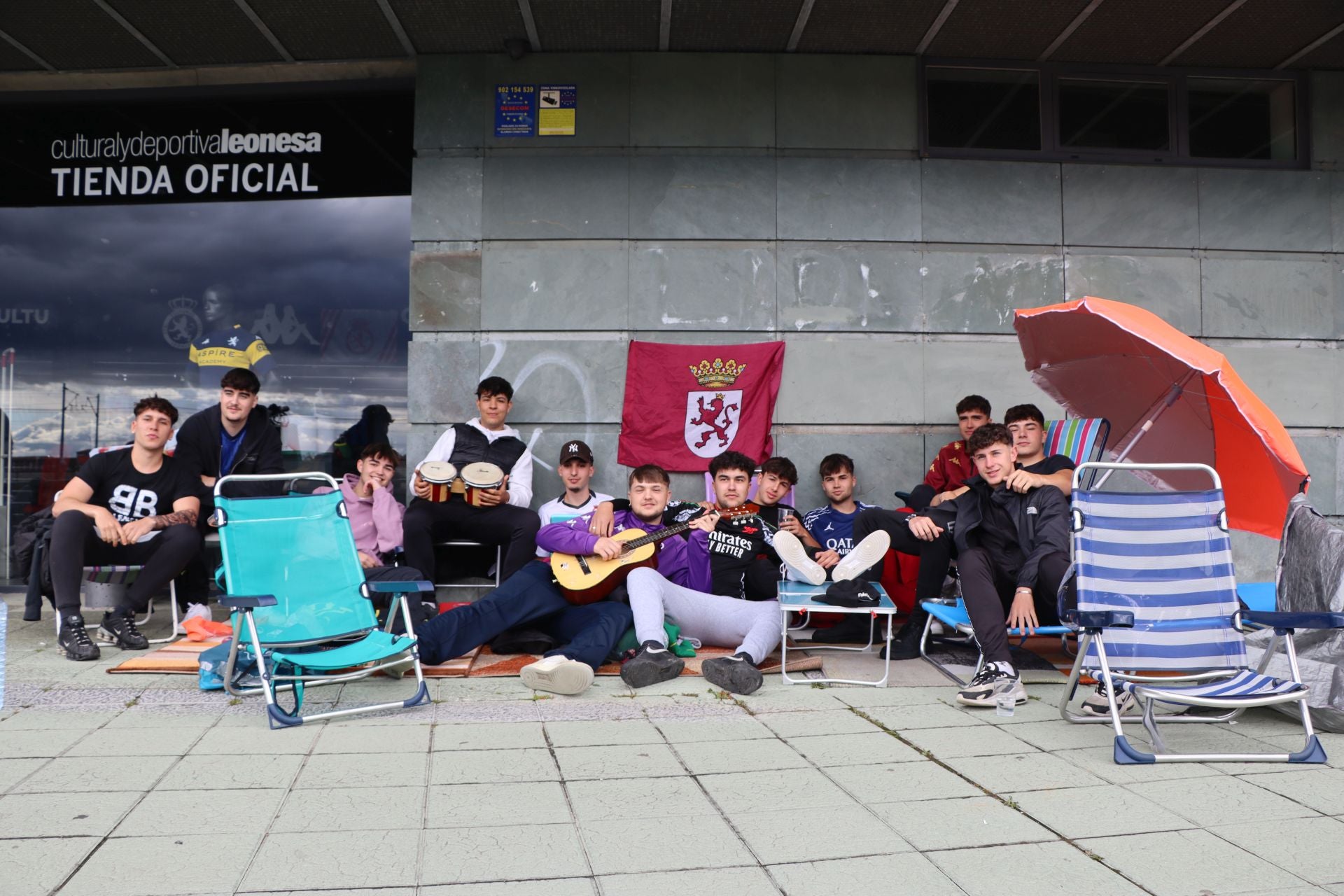 16 horas de espera por unas entradas para el Ponferradina-Cultural