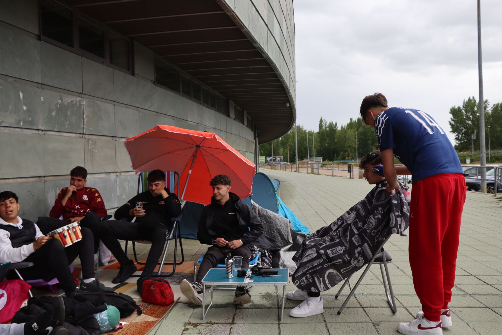 16 horas de espera por unas entradas para el Ponferradina-Cultural