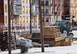 Obras en la zona peatonal de la ronda interior en la calle Alfonso el Justiciero, en El Espolón.