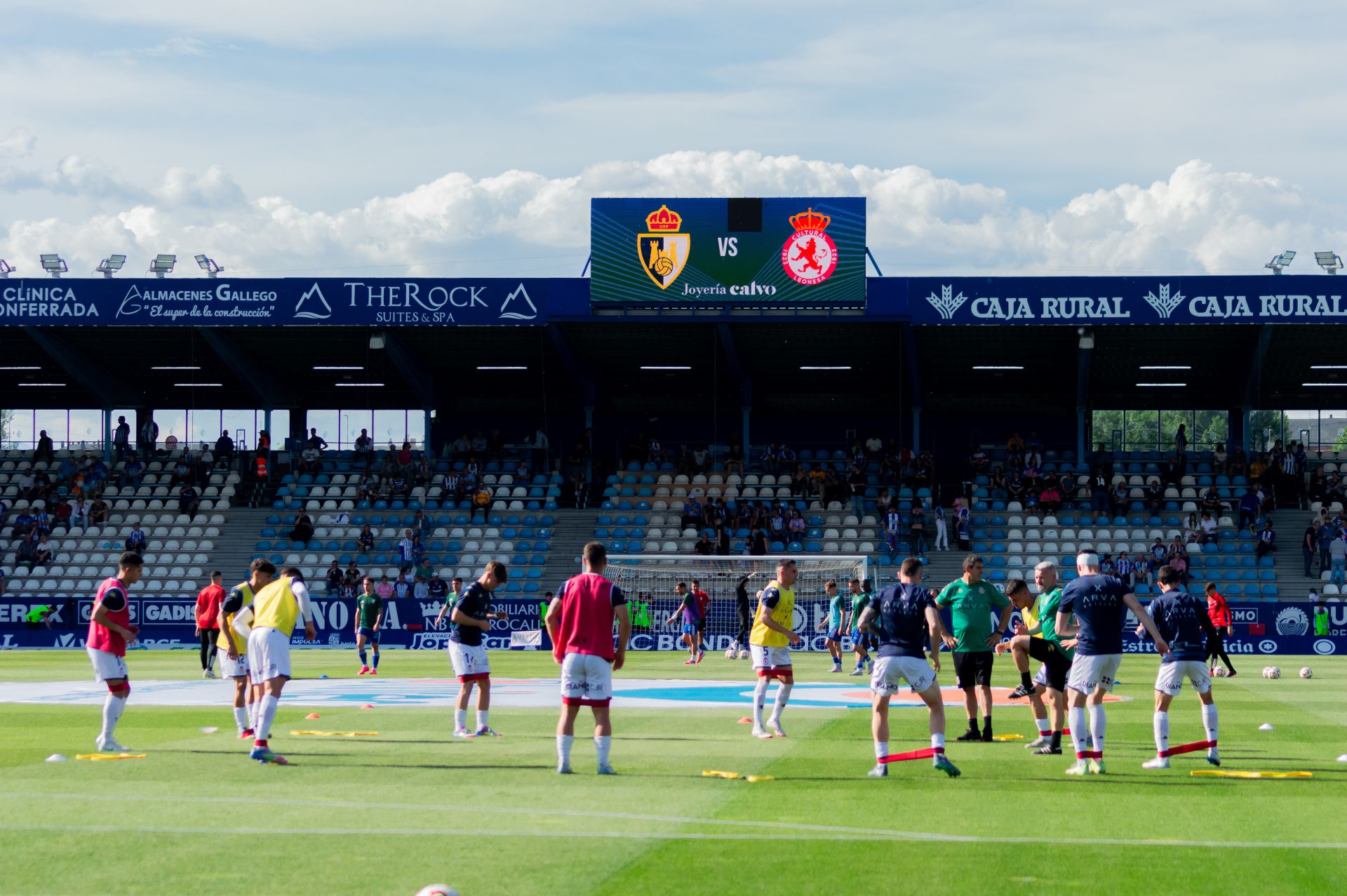 Las mejores imágenes del derbi entre Ponferradina y Cultural