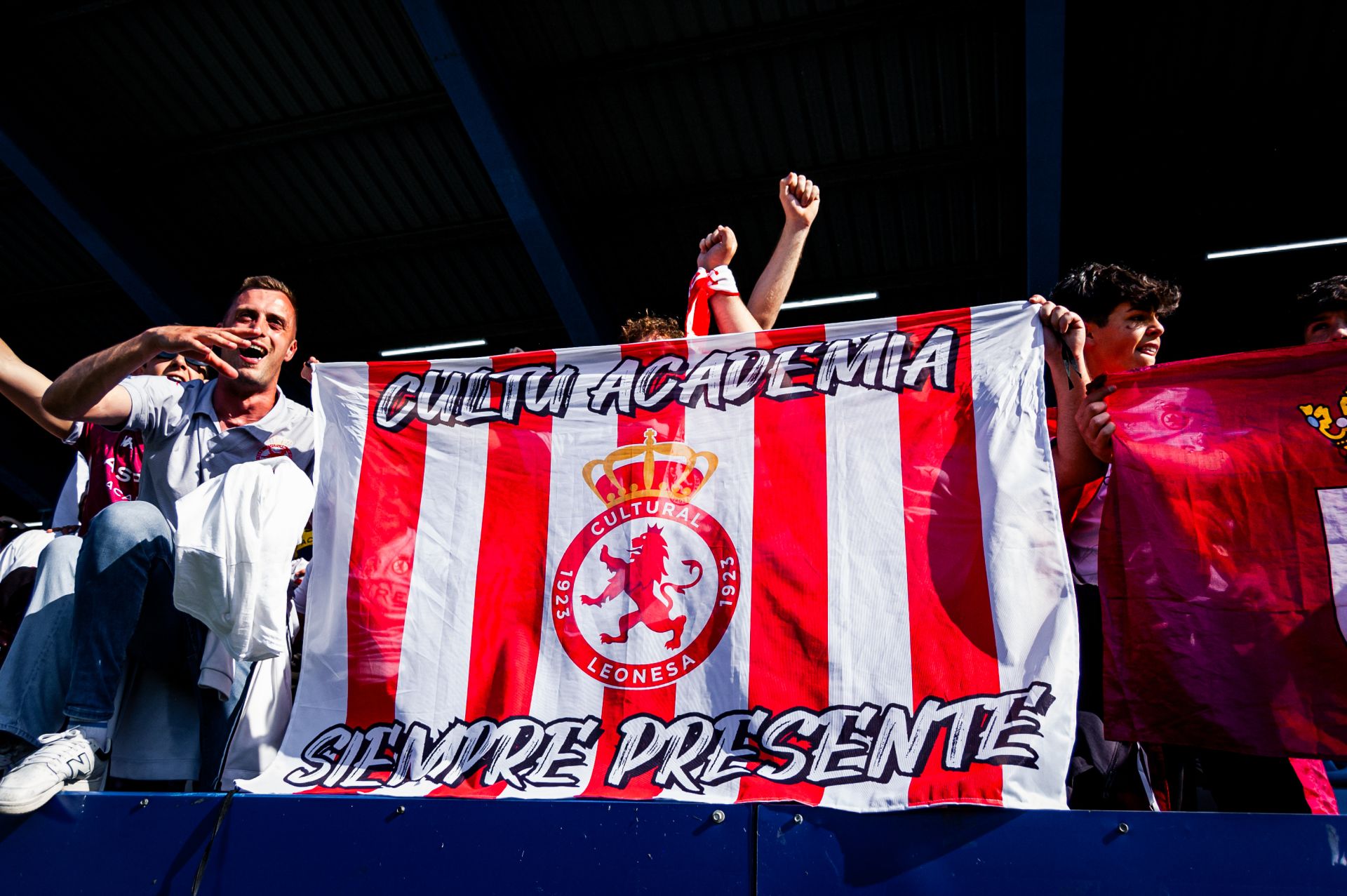 Las mejores imágenes del derbi entre Ponferradina y Cultural