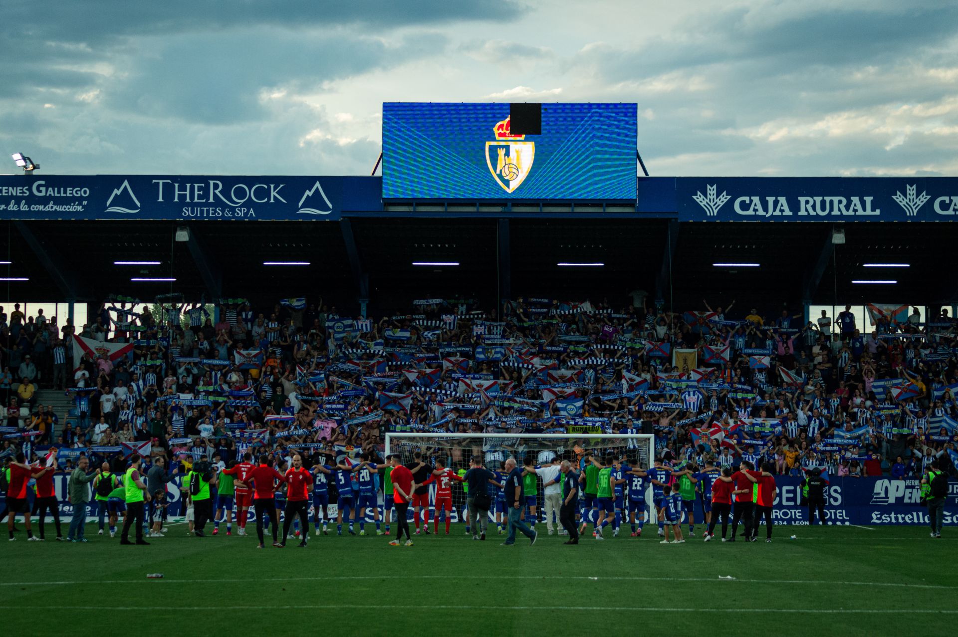 Las mejores imágenes del derbi entre Ponferradina y Cultural