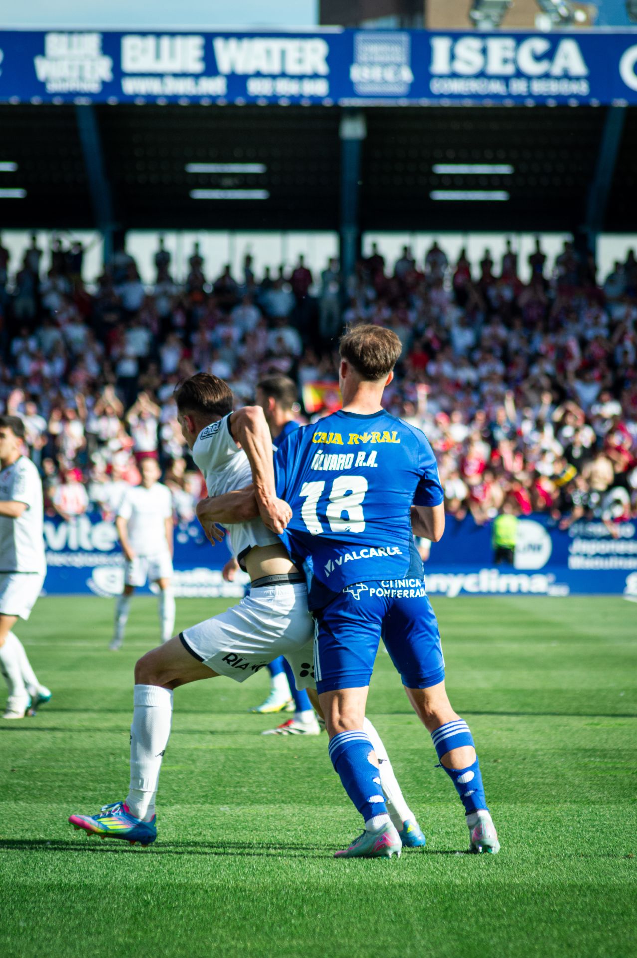 Las mejores imágenes del derbi entre Ponferradina y Cultural
