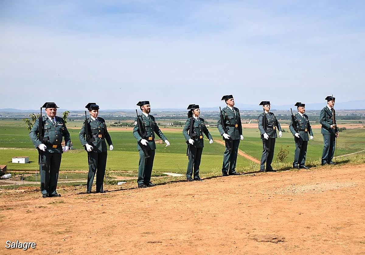 Imagen principal - La Guardia Civil ya tiene su hueco en Fáfilas