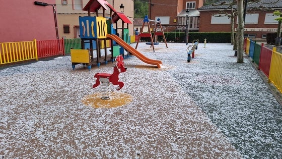 Granizo en la localidad de Ciñera.