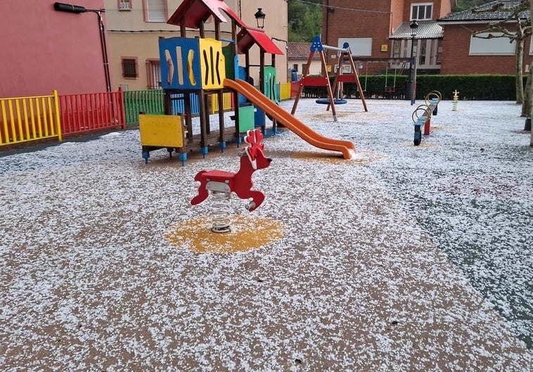 Granizo en la localidad de Ciñera.