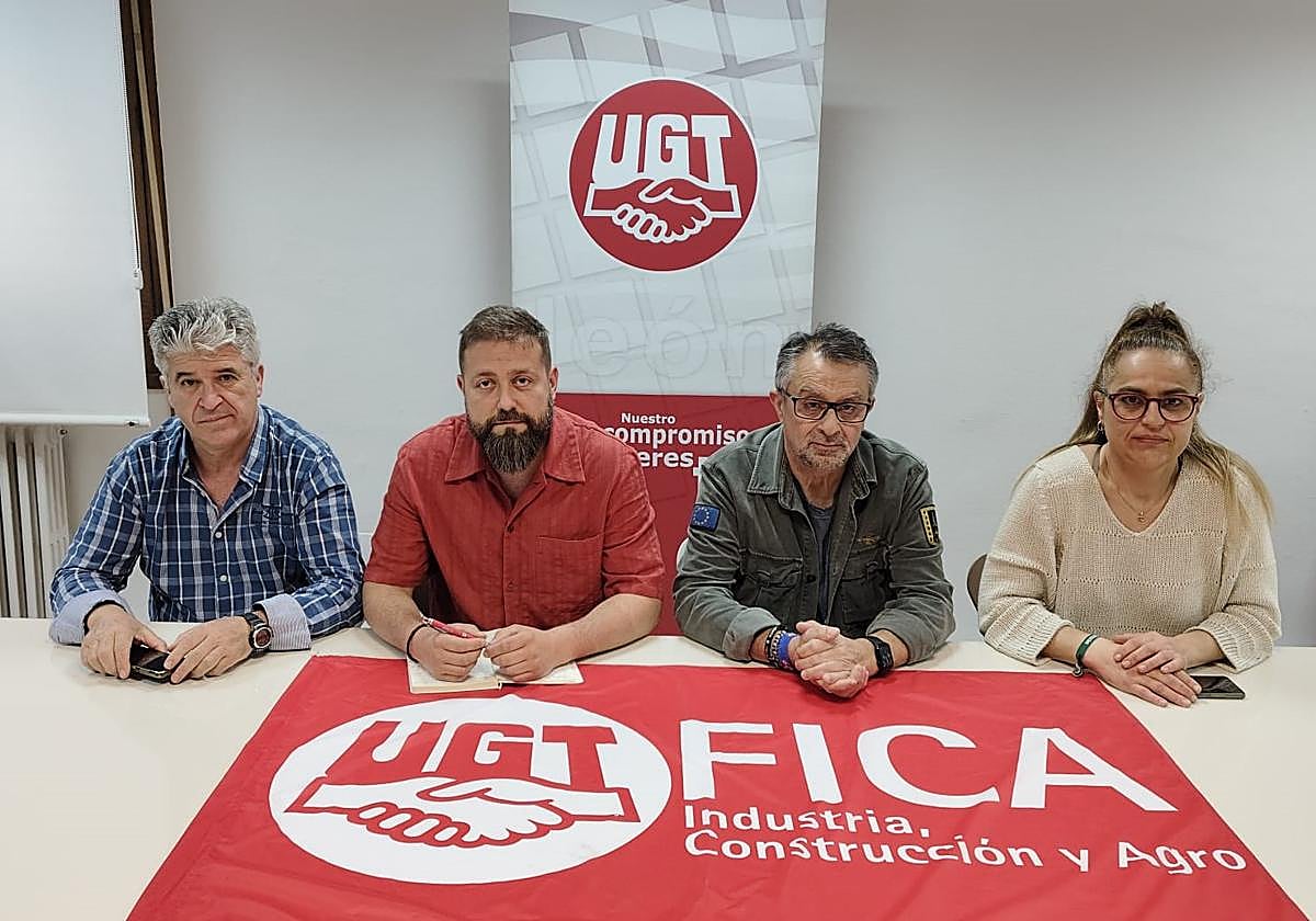 Rueda de prensa de los responsables de FICA UGT en León.