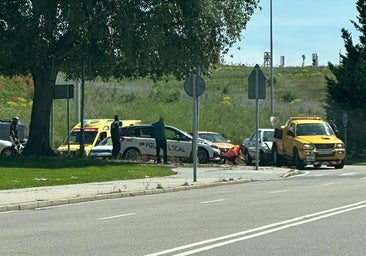 Heridos leves dos conductores de 22 y 65 años en León tras chocar en Padre Isla