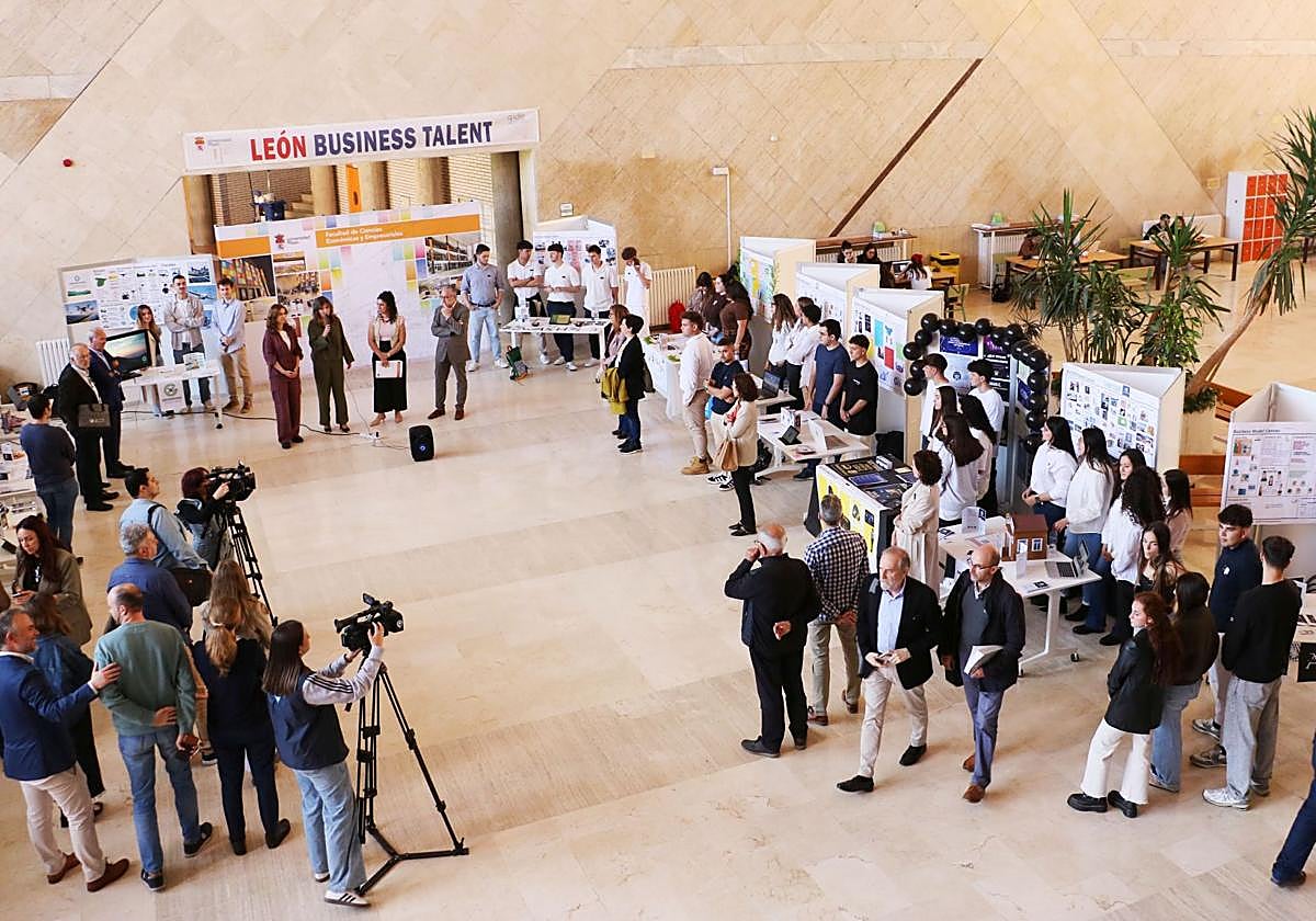 Hall de Económicas.