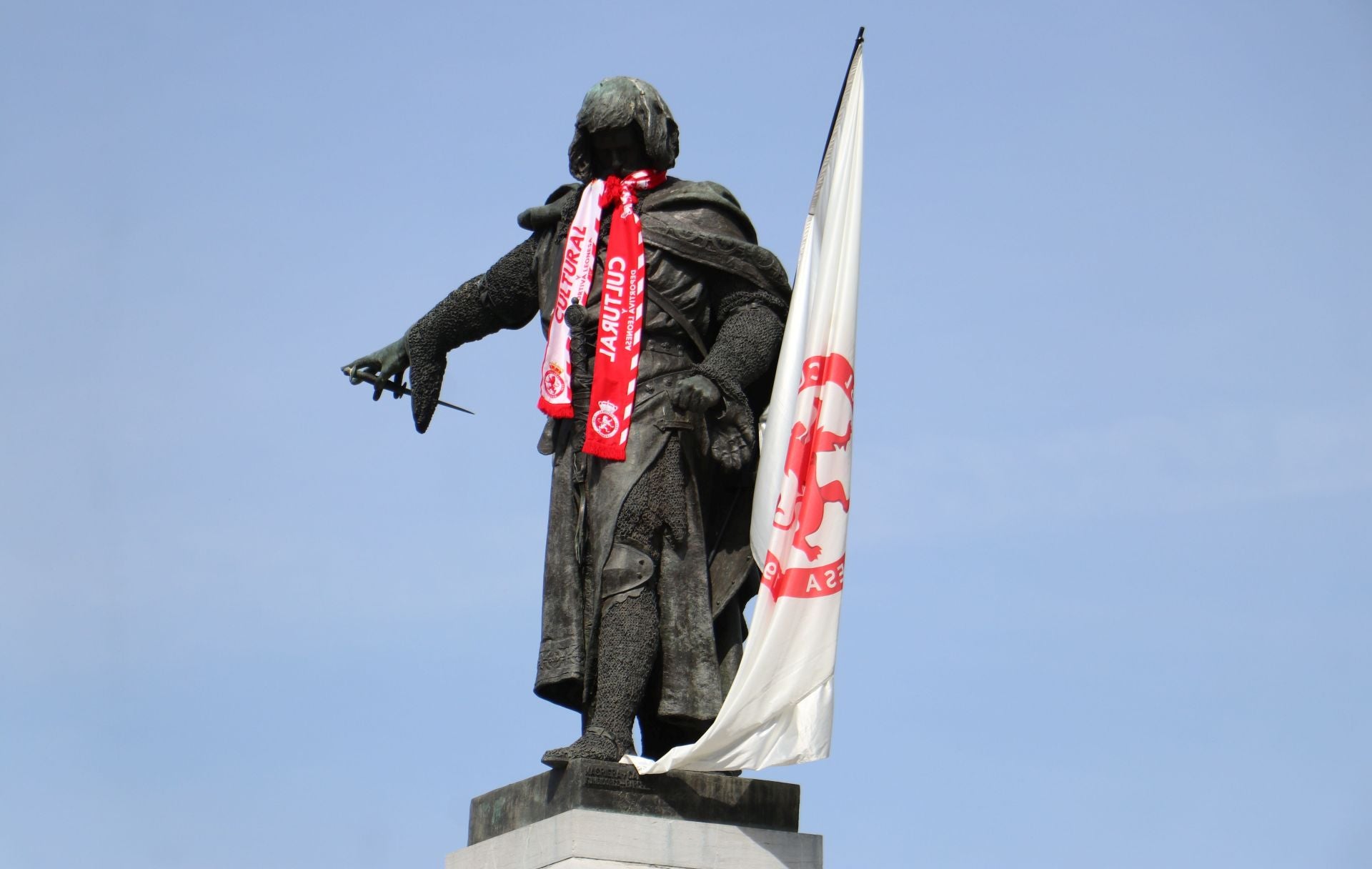 Guzmán se viste de la Cultural