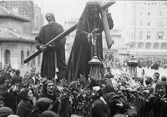 Procesión de inicios del siglo pasado.