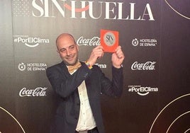 Javier Rodríguez celebra su premio.