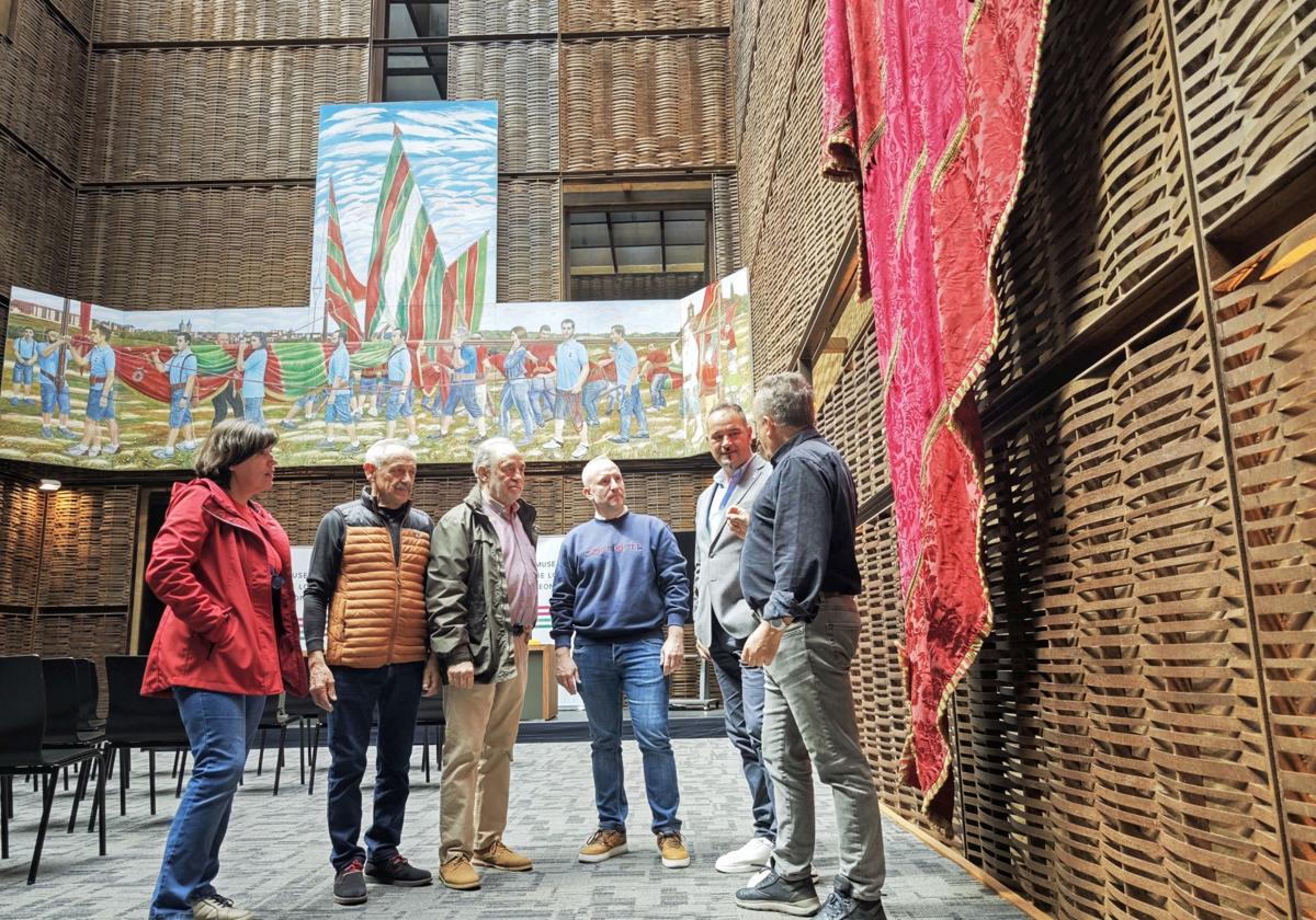 Pendones en el museo de los Pueblos Leoneses.