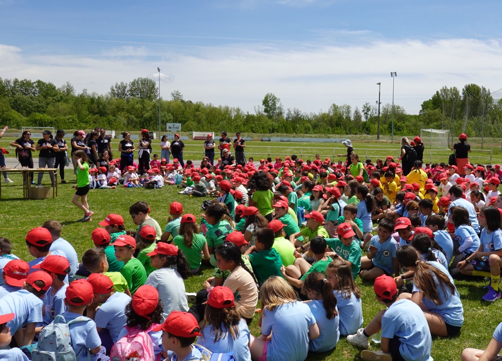 Centenares de niñas y niños disfrutan de las II OrbiOlimpiadas en Carrizo de la Ribera.