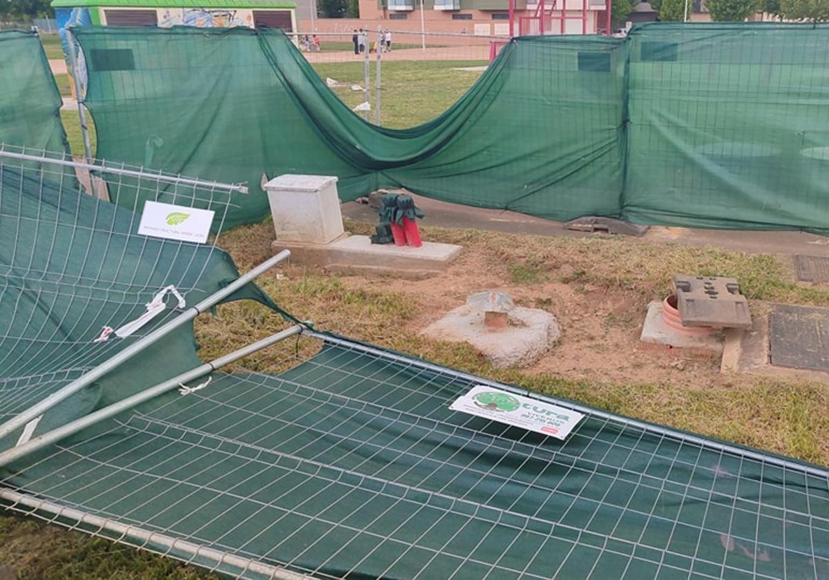 Alerta en un barrio de León por el vallado de varios aljibes en los parques