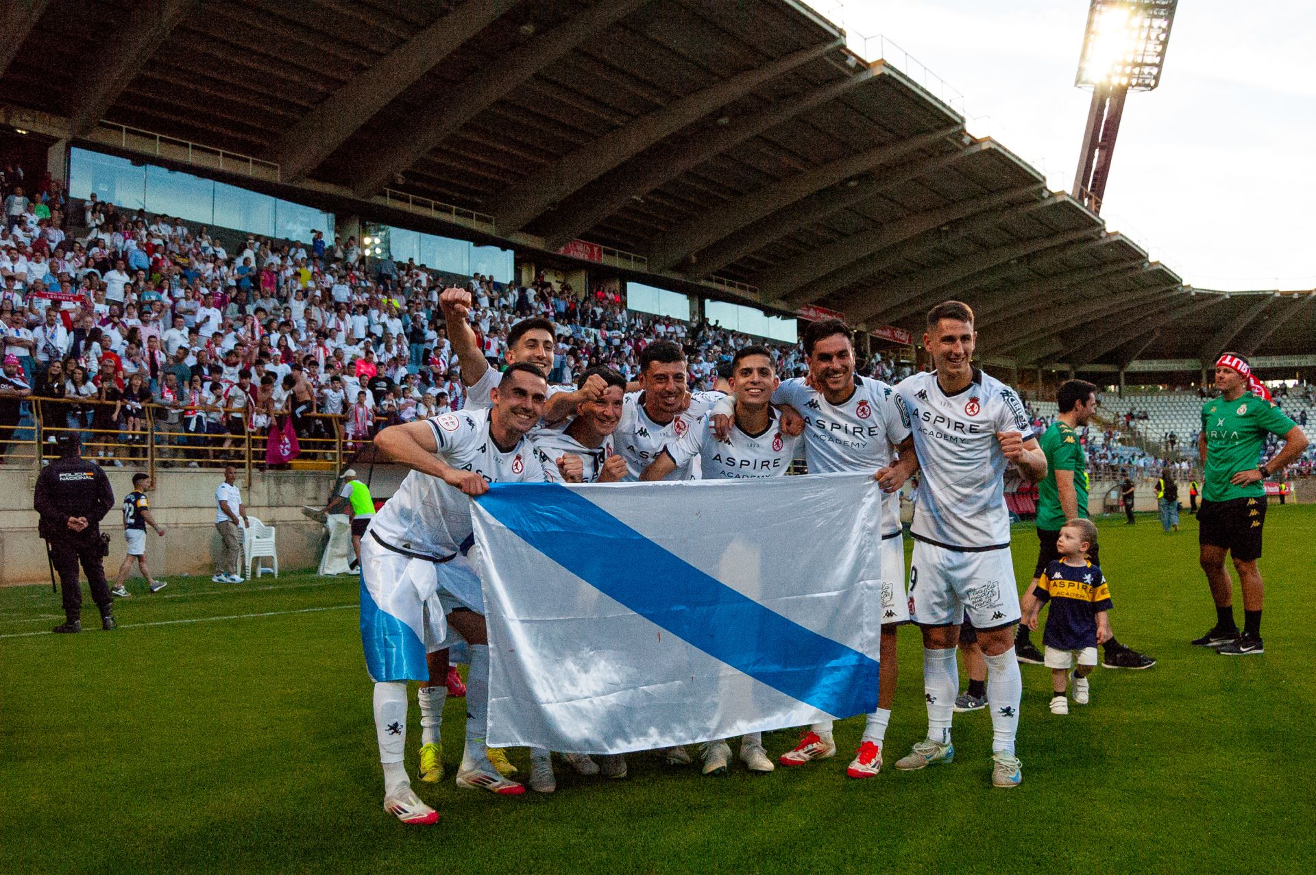 Así vivió el Reino de León el ascenso, en imágenes