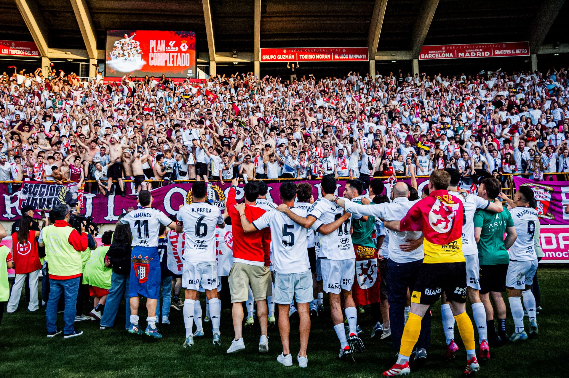 Así vivió el Reino de León el ascenso, en imágenes
