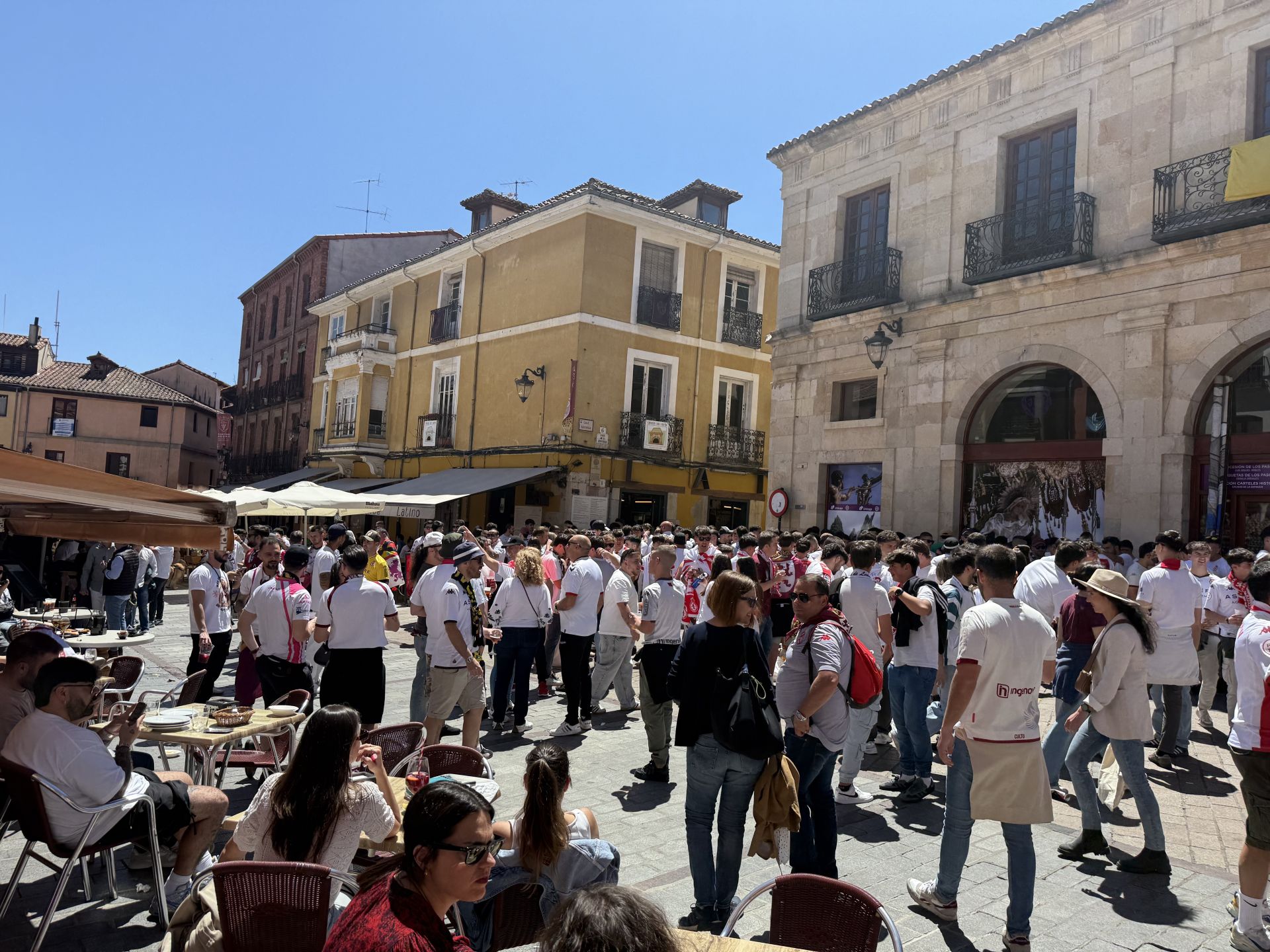 Los colores de la Cultural inundan León