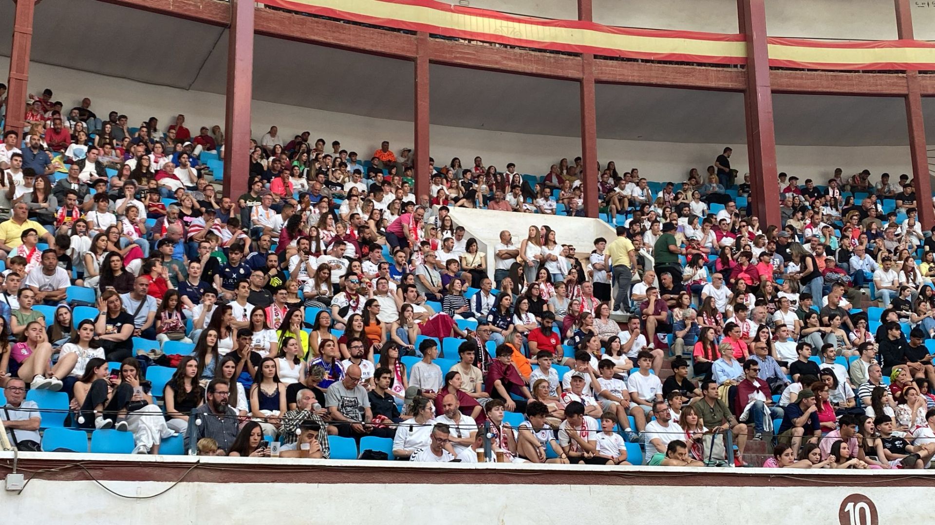 La plaza de Toros de León vibra con la Cultural