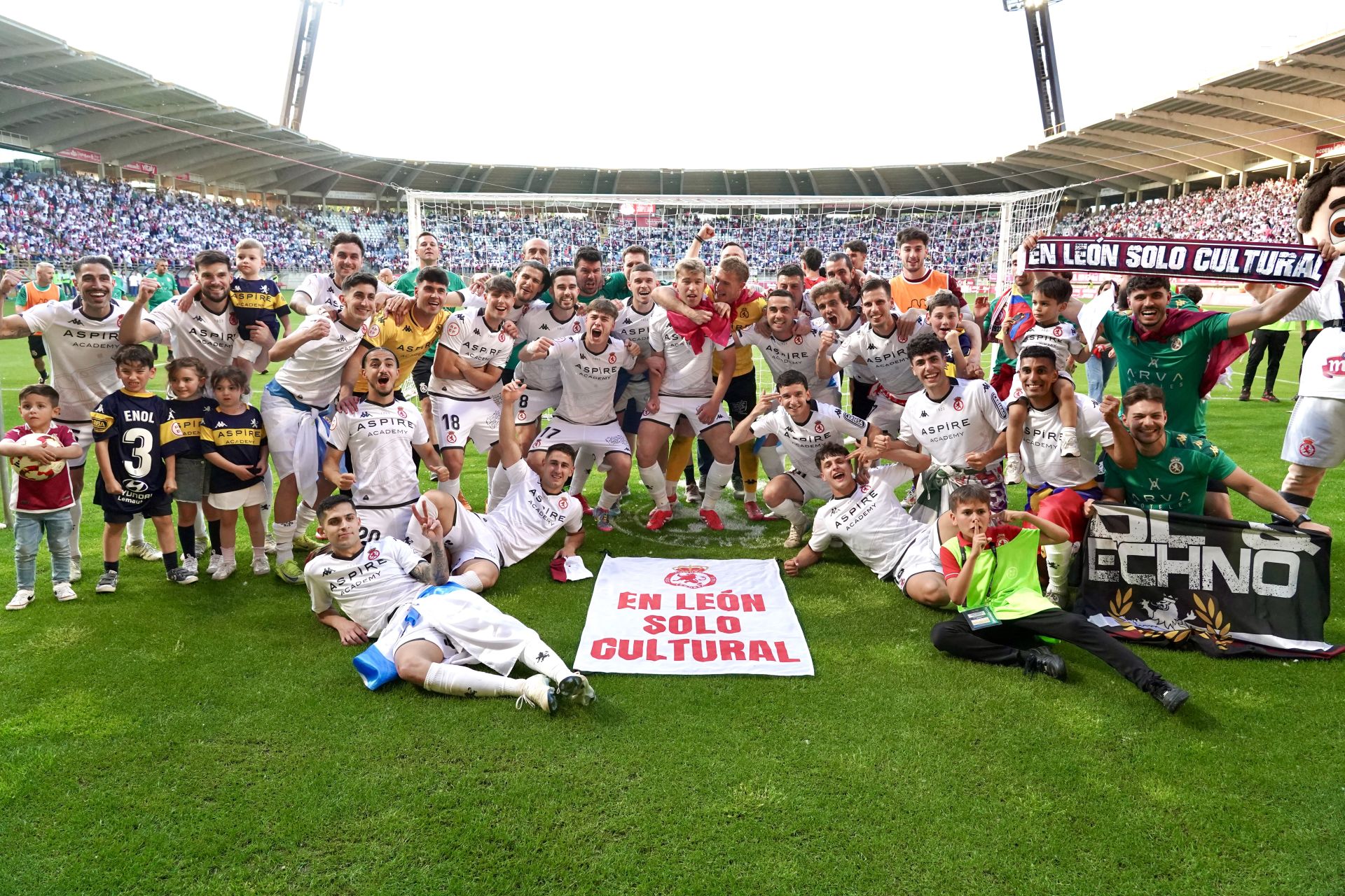 Así vivió el Reino de León el ascenso, en imágenes