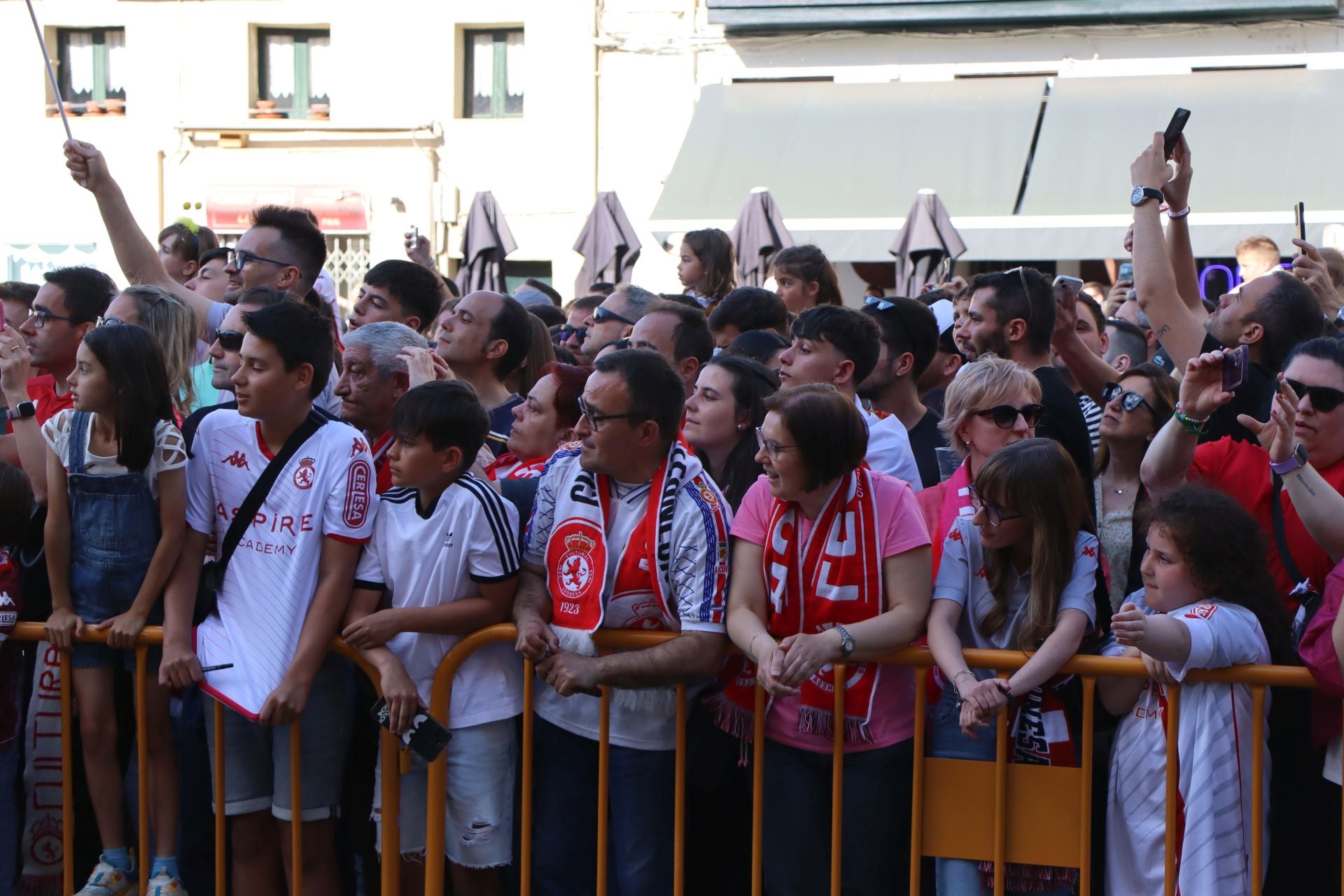 La rúa y recepción en San Marcelo de la Cultural, en imágenes