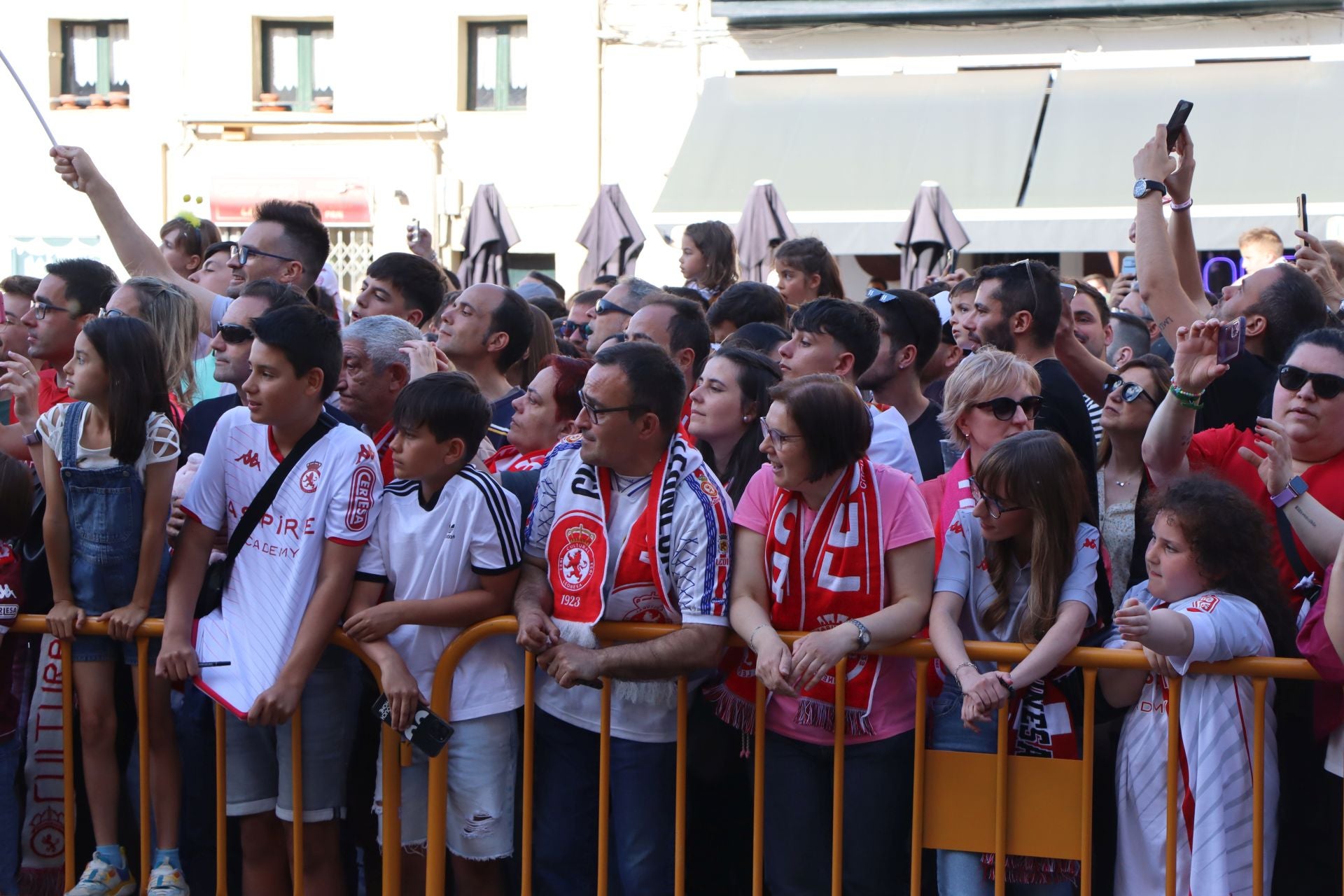 La rúa y recepción en San Marcelo de la Cultural, en imágenes