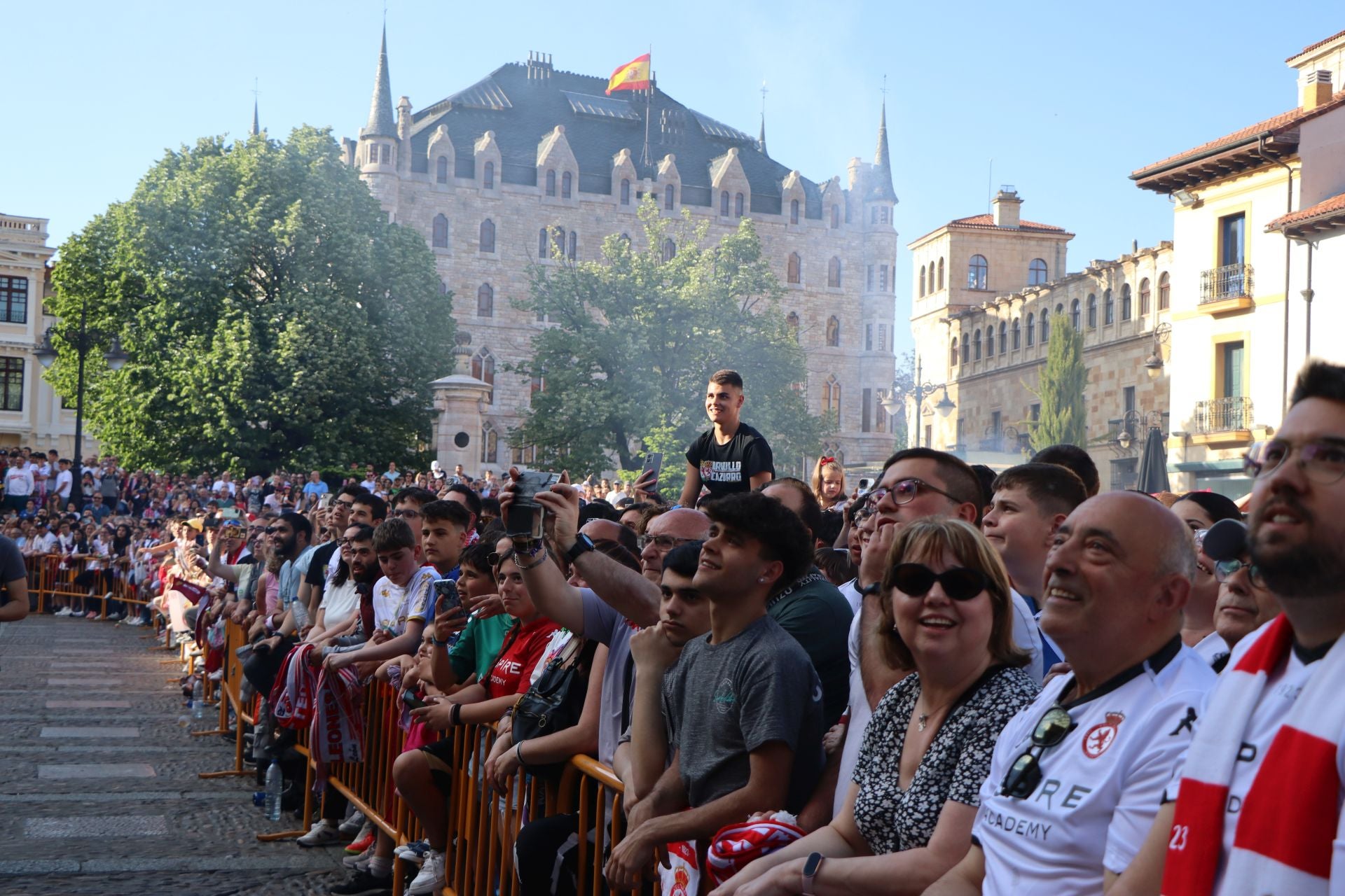 La rúa y recepción en San Marcelo de la Cultural, en imágenes