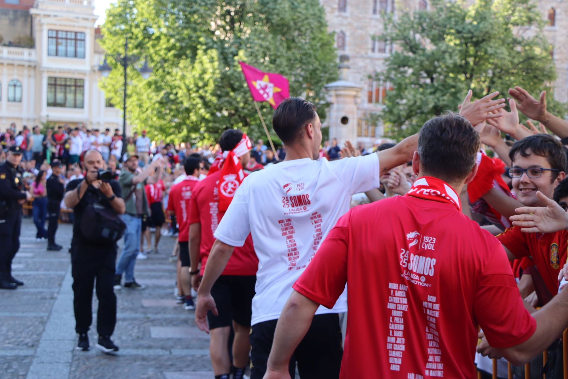 La rúa y recepción en San Marcelo de la Cultural, en imágenes