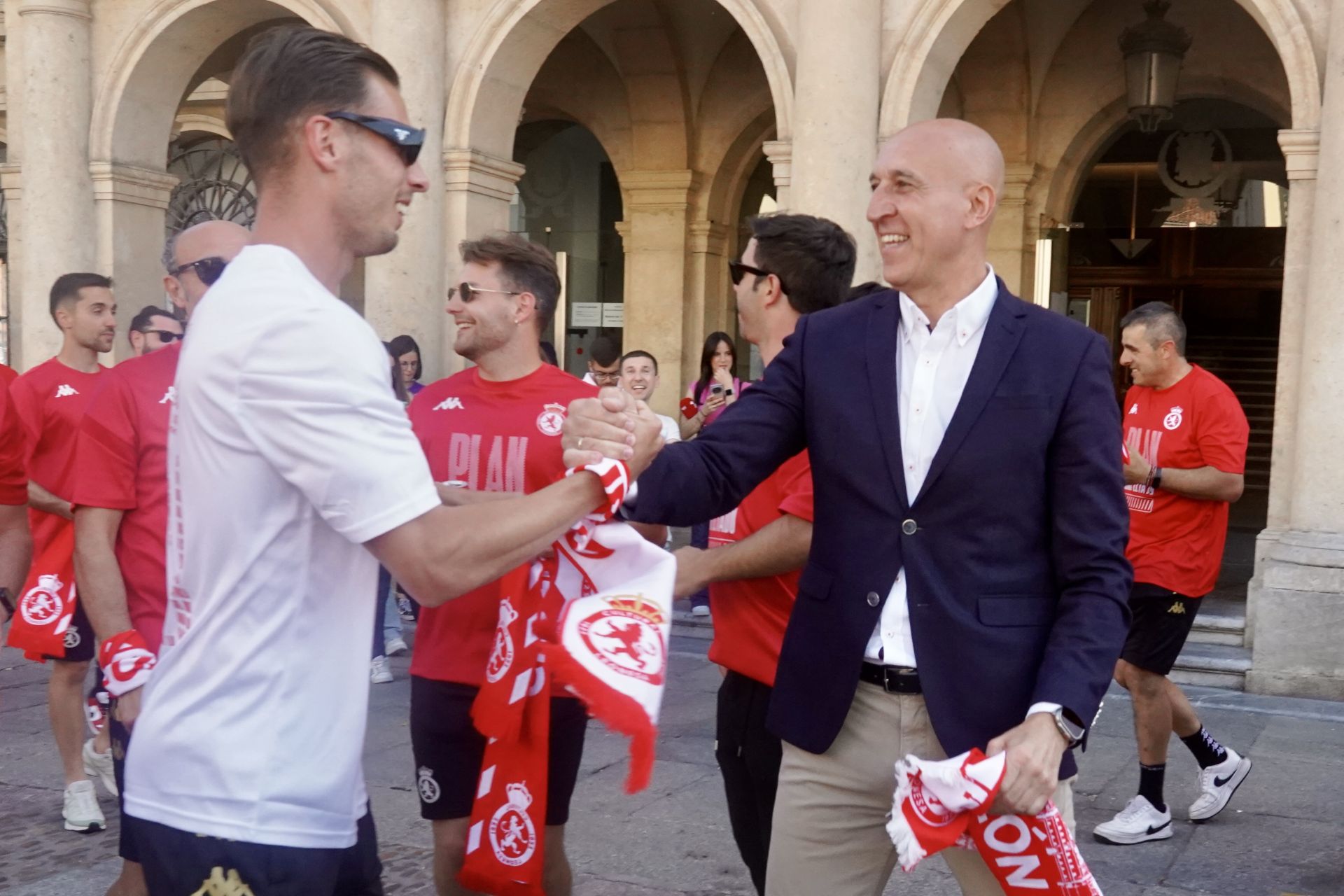 La rúa y recepción en San Marcelo de la Cultural, en imágenes