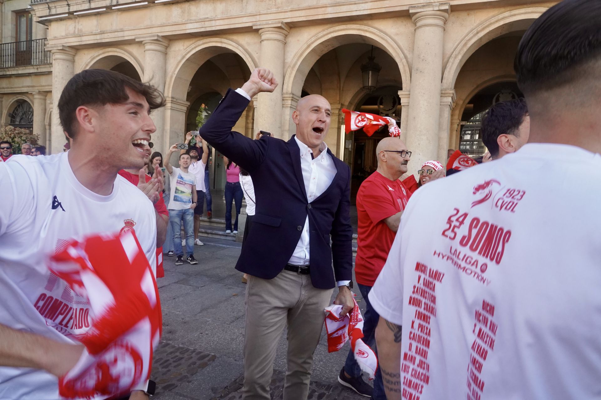La rúa y recepción en San Marcelo de la Cultural, en imágenes