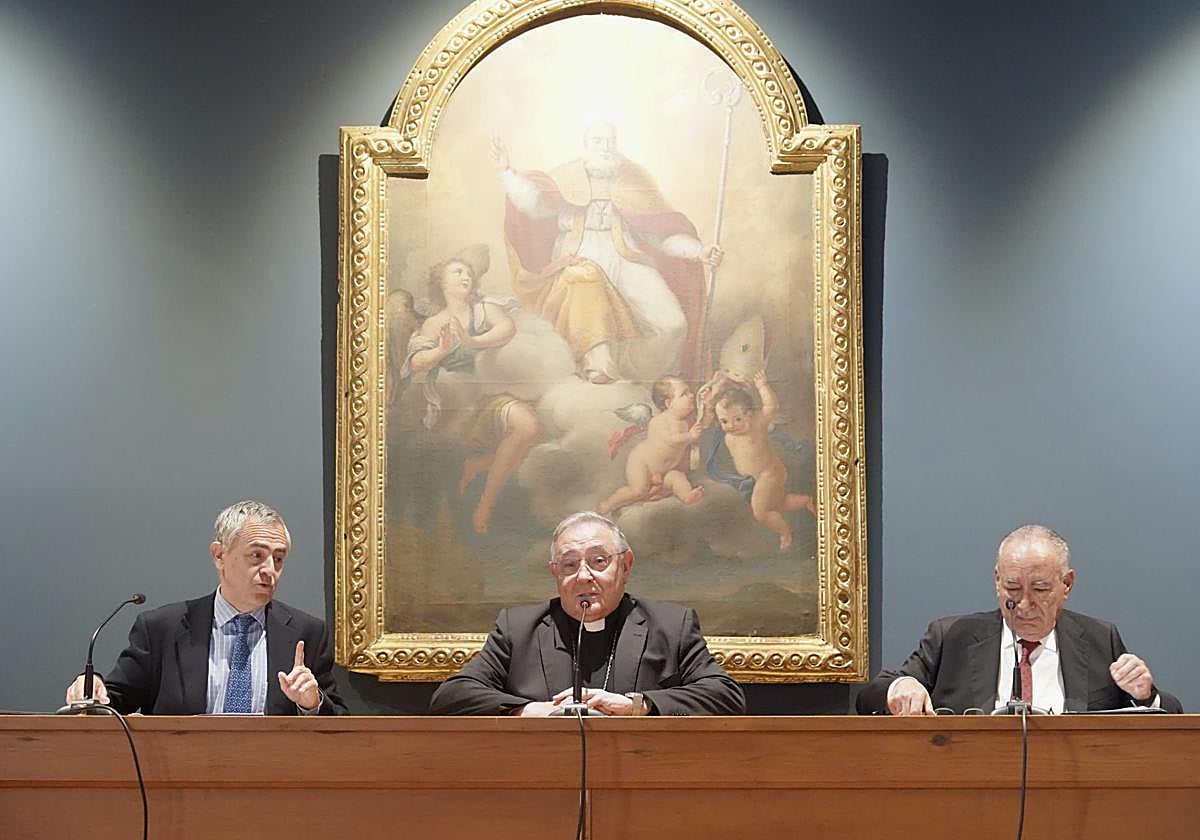 Comparecencia del vicesecretario para Asuntos Económicos de la Conferencia Episcopal Española, Fernando Giménez Barriocanal; del obispo de León, Luis Ángel de las Heras, y del ecónomo diocesano, Vicente Gutiérrez.