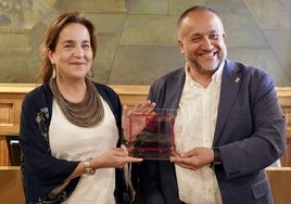 Natichu Alvarado, consejera ejecutiva de la Cultural, junto al presidente de la Diputación, Gerardo Álvarez Courel.