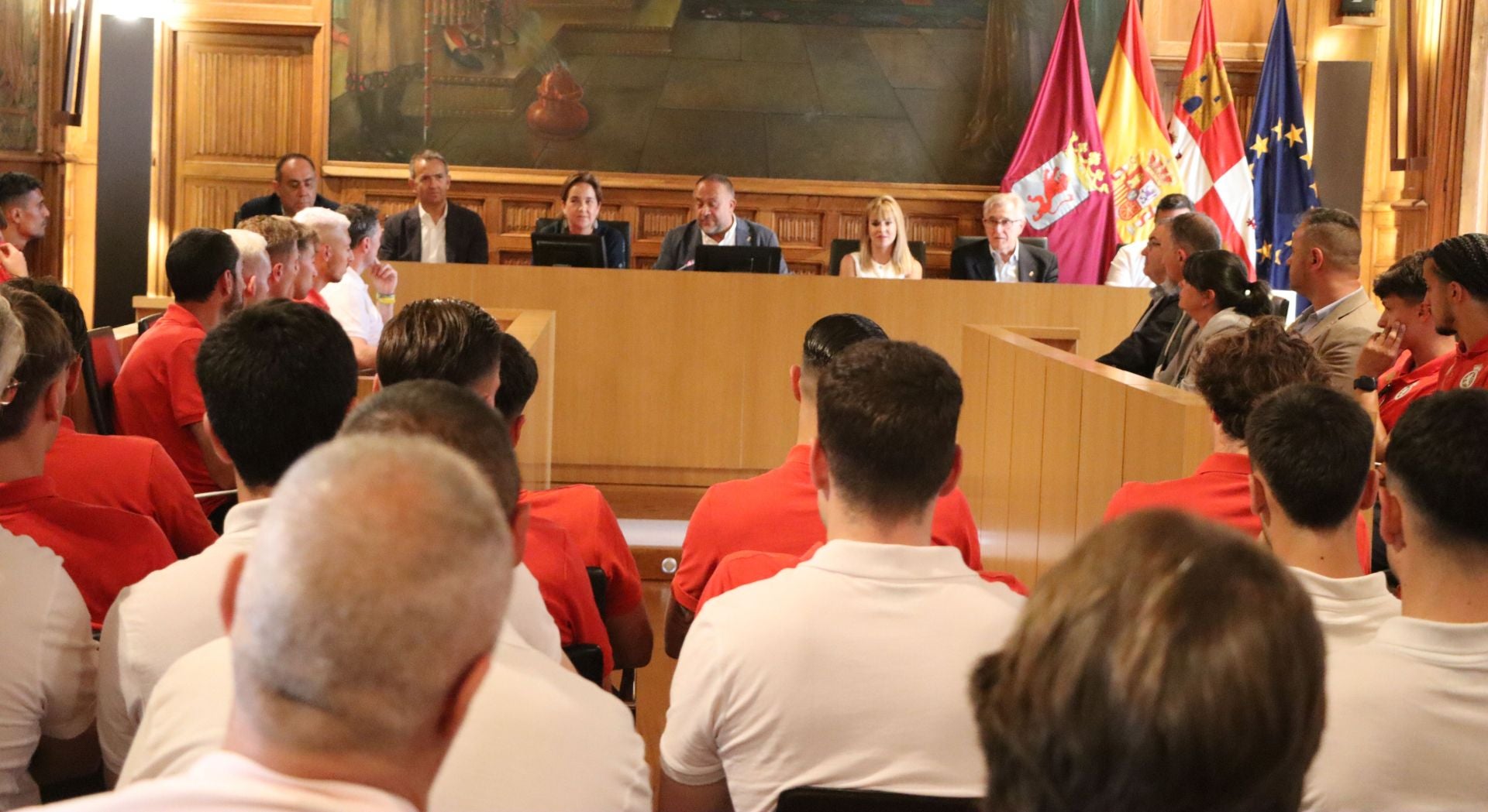 Recepción a la plantilla de la Cultural en la Diputación de León