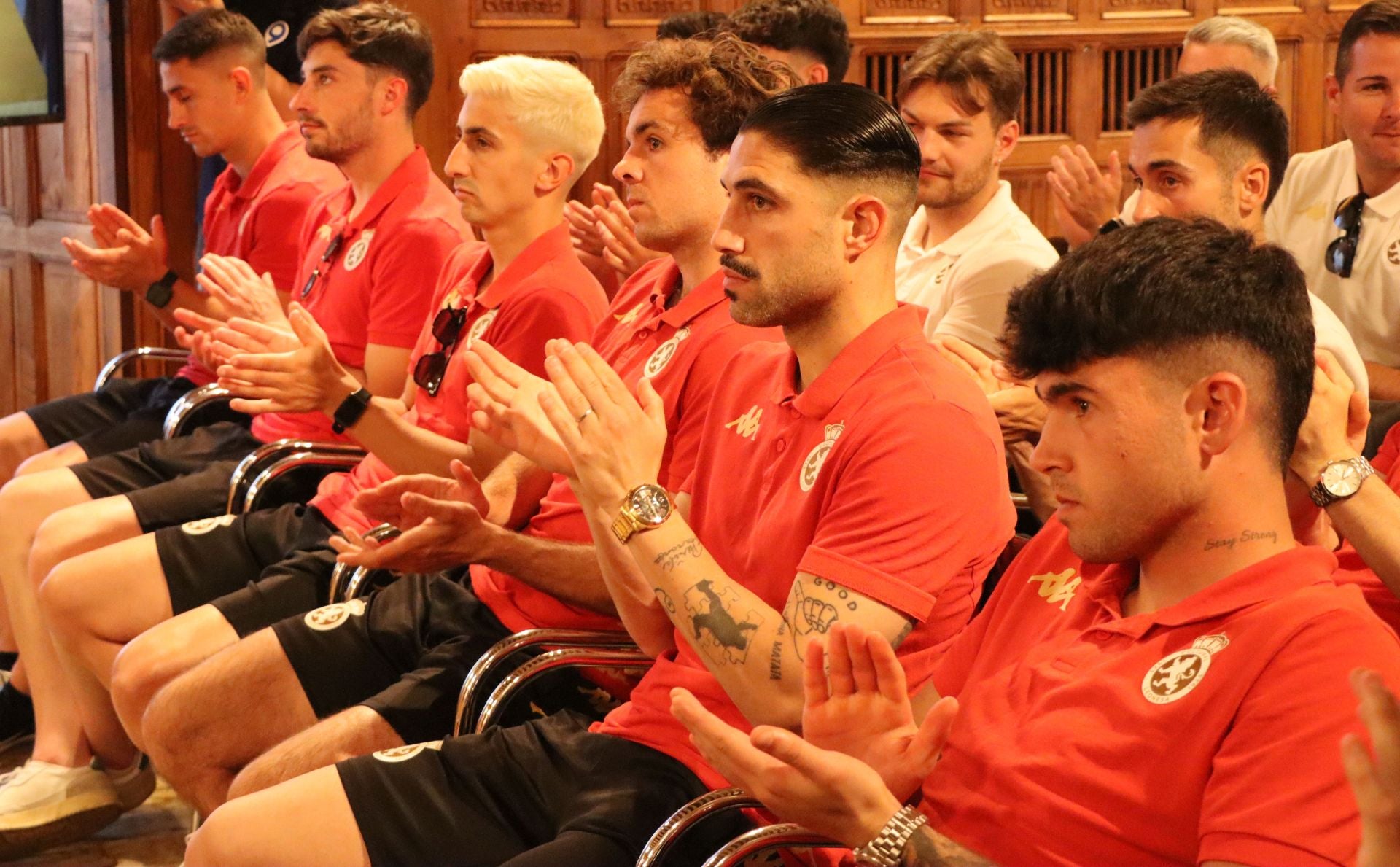 Recepción a la plantilla de la Cultural en la Diputación de León