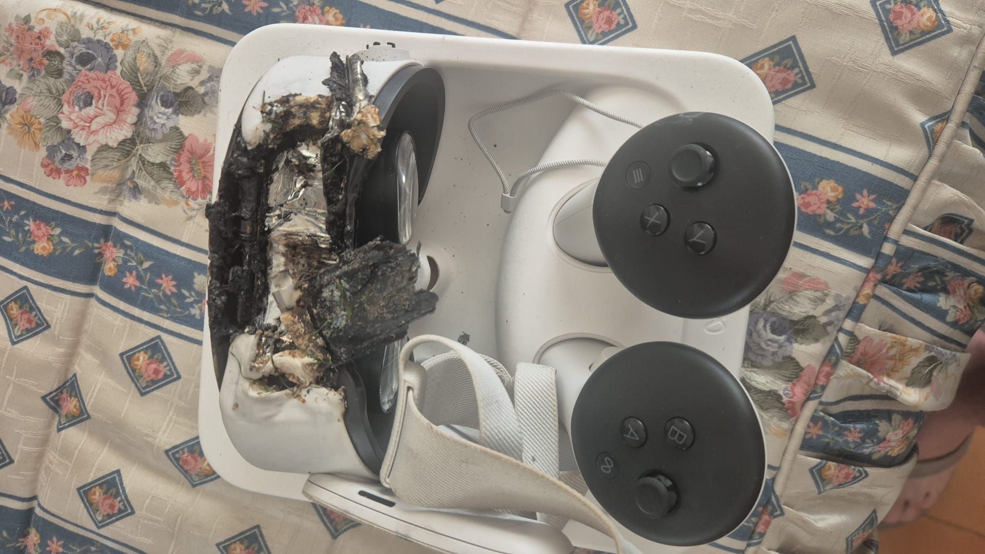 Las imágenes de unas gafas de realidad virtual tras explotar