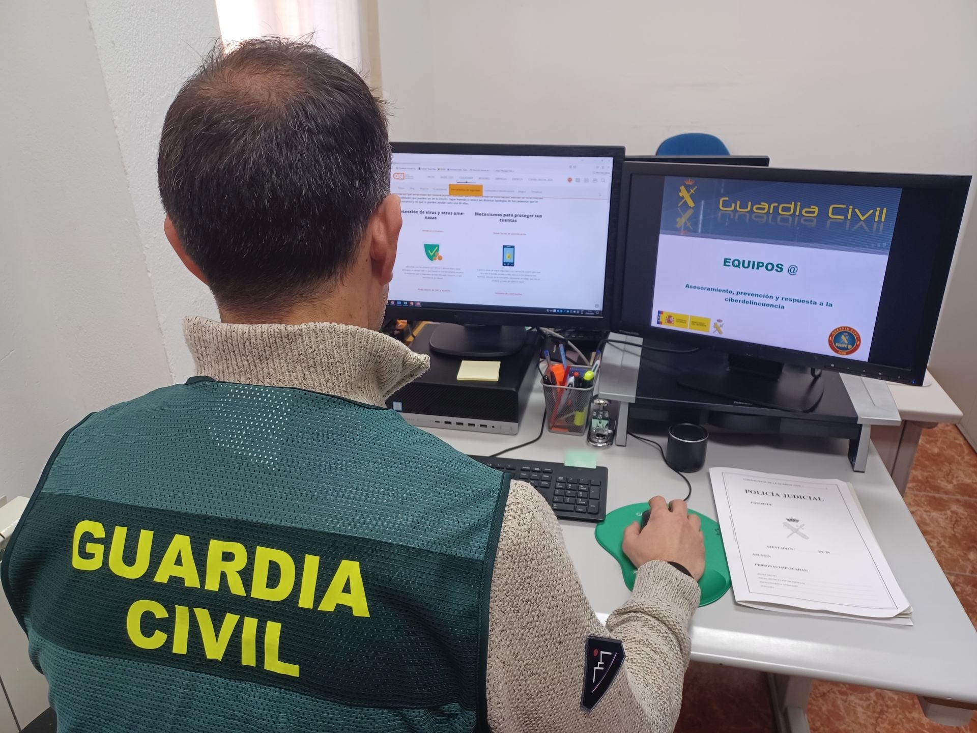 El equipo de la Guardia Civil mantiene la vigilancia.