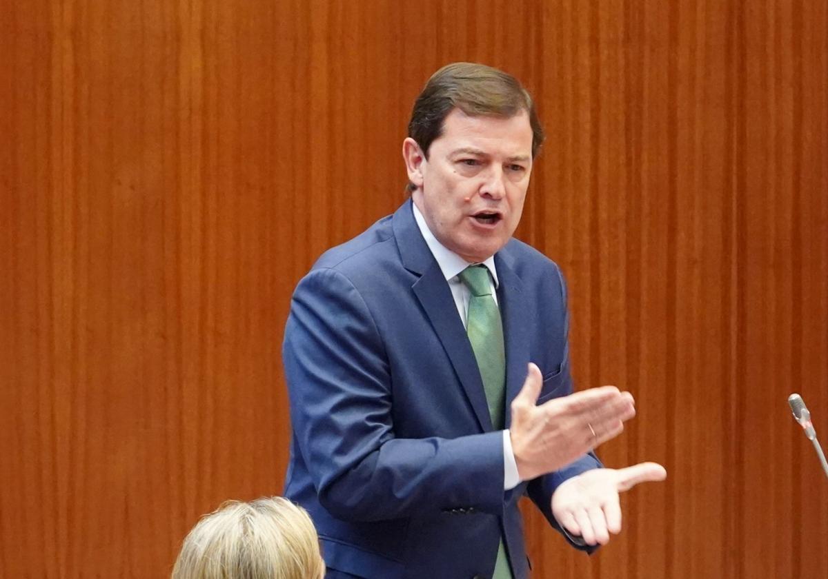Fernández Mañueco en el pleno de las Cortes del martes.
