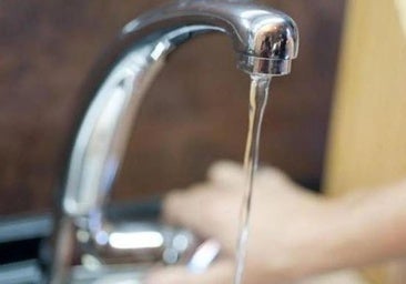 El agua de Astorga huele y sabe mal pero el Ayuntamiento niega problemas sanitarios