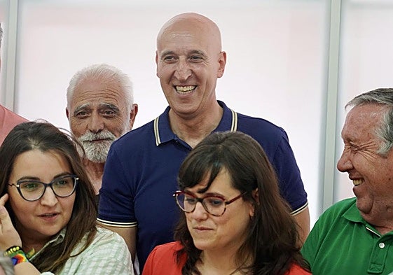 Celebración de la asamblea general extraordinaria en la Agrupación Municipal del Partido Socialista de León en la que ha salido reelegido como secretario general, José Antonio Diez.