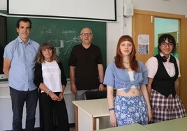 Director, profesores y alumnas del IES Legio VII.