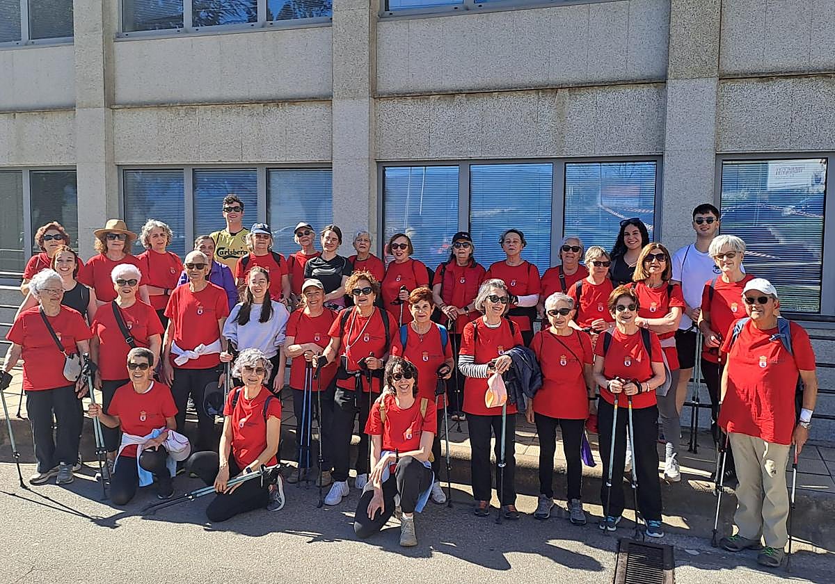 Foto de grupo en la clausura del curso en el rocódromo.