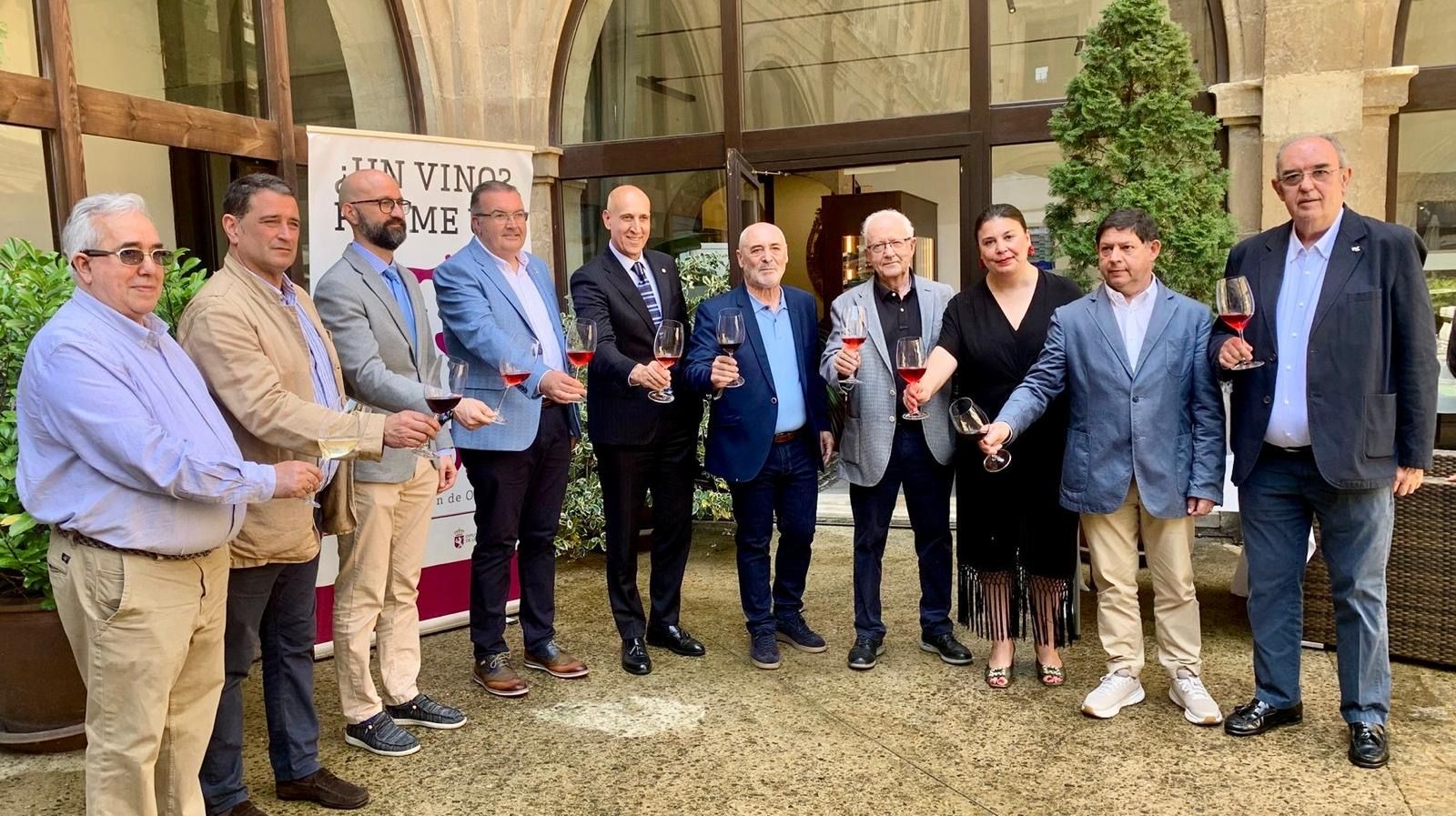 El comité encargado de la selección de los distintos vinos
