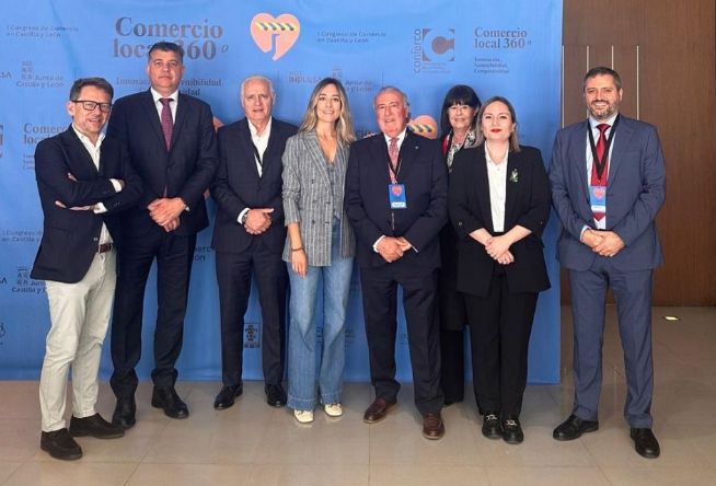 Paula Martínez y Afrredo Martínez en os premios ComercioE Emblemático Castilla y León