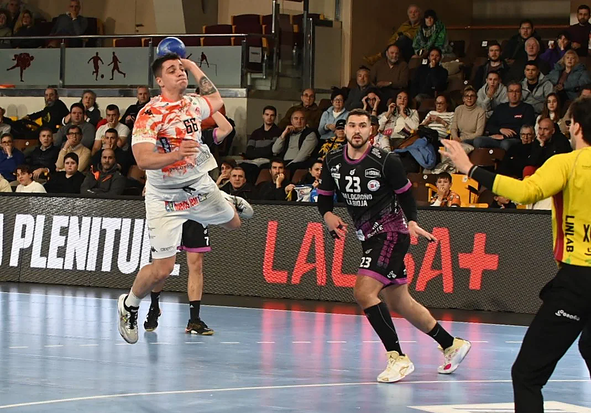 Imagen del partido de ida entre Ademar y Logroño