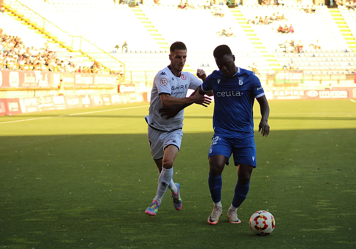 Acción del partido de ida entre Cultural y Ceuta