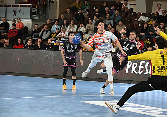 Imagen del partido de ida entre Abanca Ademar y Ciudad de Logroño