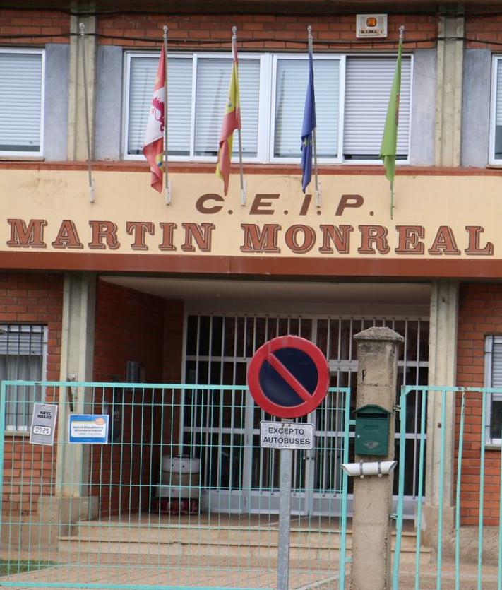 Imagen secundaria 2 - Arantxa Leunda y Amaya Gutiérrez, profesoras del CEIP Martín Monreal.