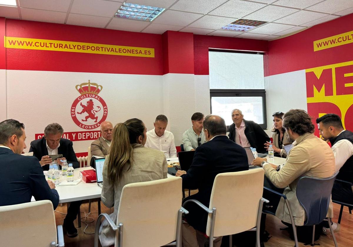 Reunión en el Reino de León entre La Liga, la Cultural y el Ayuntamiento.