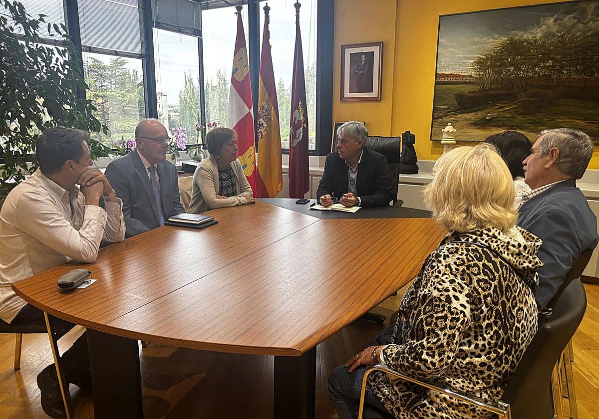 Reunión en la Delegación de la Junta.